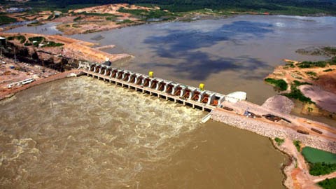 Rondônia: Disputa entre Usinas de Jirau e Santo Antônio agrava atrasos