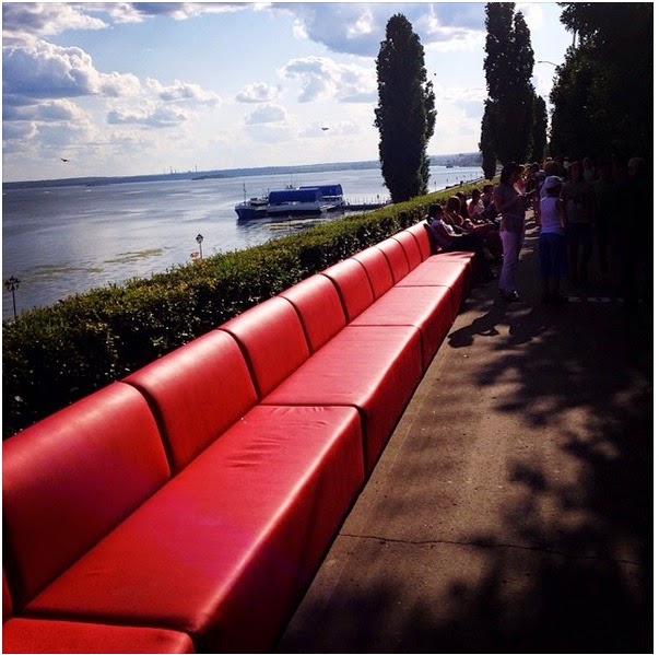 Worlds Longest Sofa Zabavnik