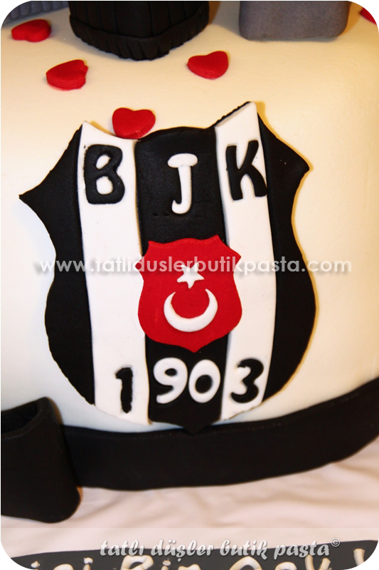 tatlı düşler butik pasta FUTBOL FANATİĞİ EŞE DOĞUMGÜNÜ PASTASI