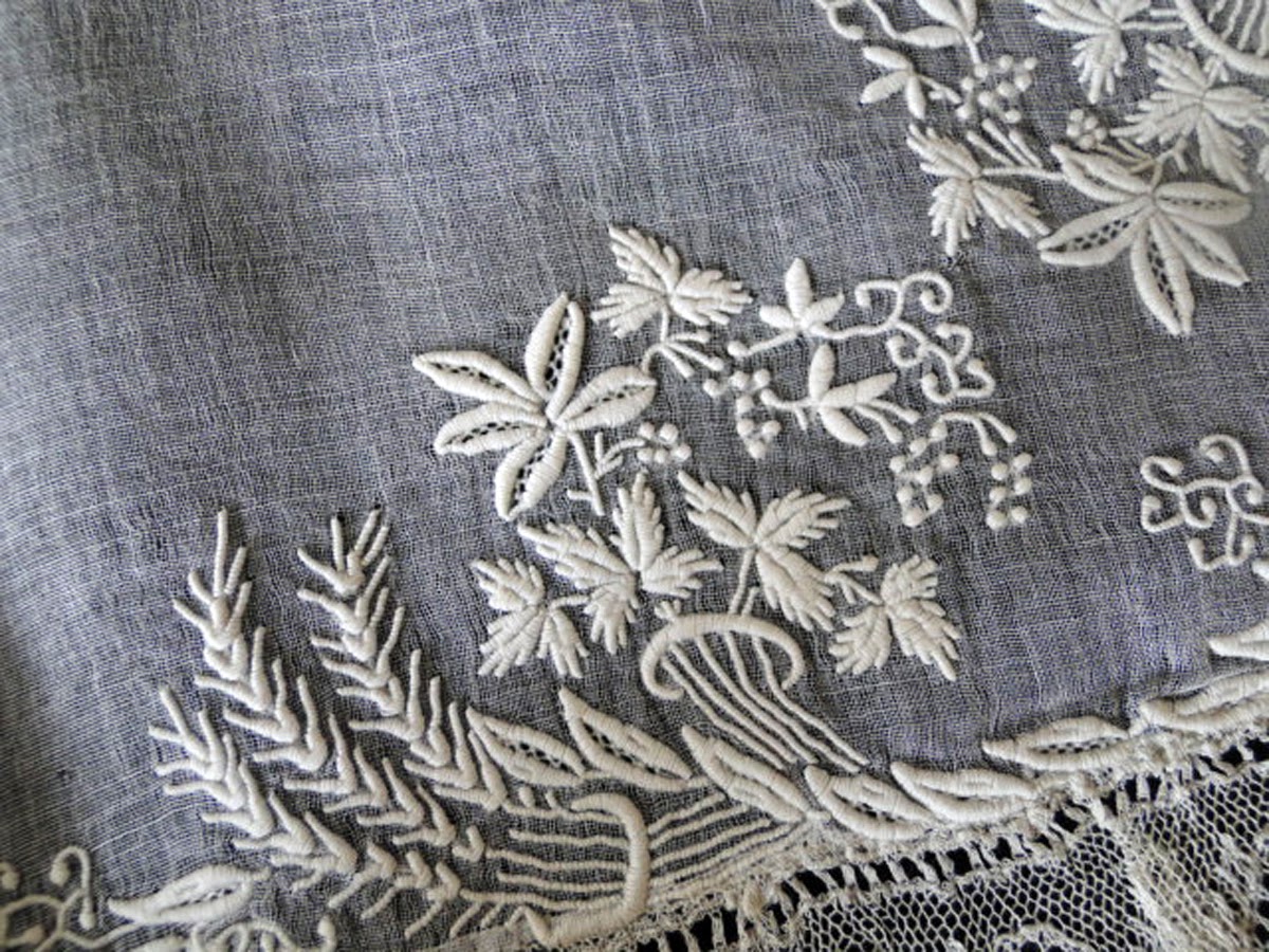 Buyer & Seller of Antique Lace, Fine Linens, Vintage Clothing, Haute