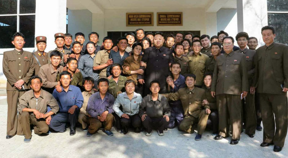 النشاطات العسكريه للزعيم الكوري الشمالي كيم جونغ اون .......متجدد  Kim+Jong-un+recently+visited+Xuzhe+Yong+Machinery+Factory+5