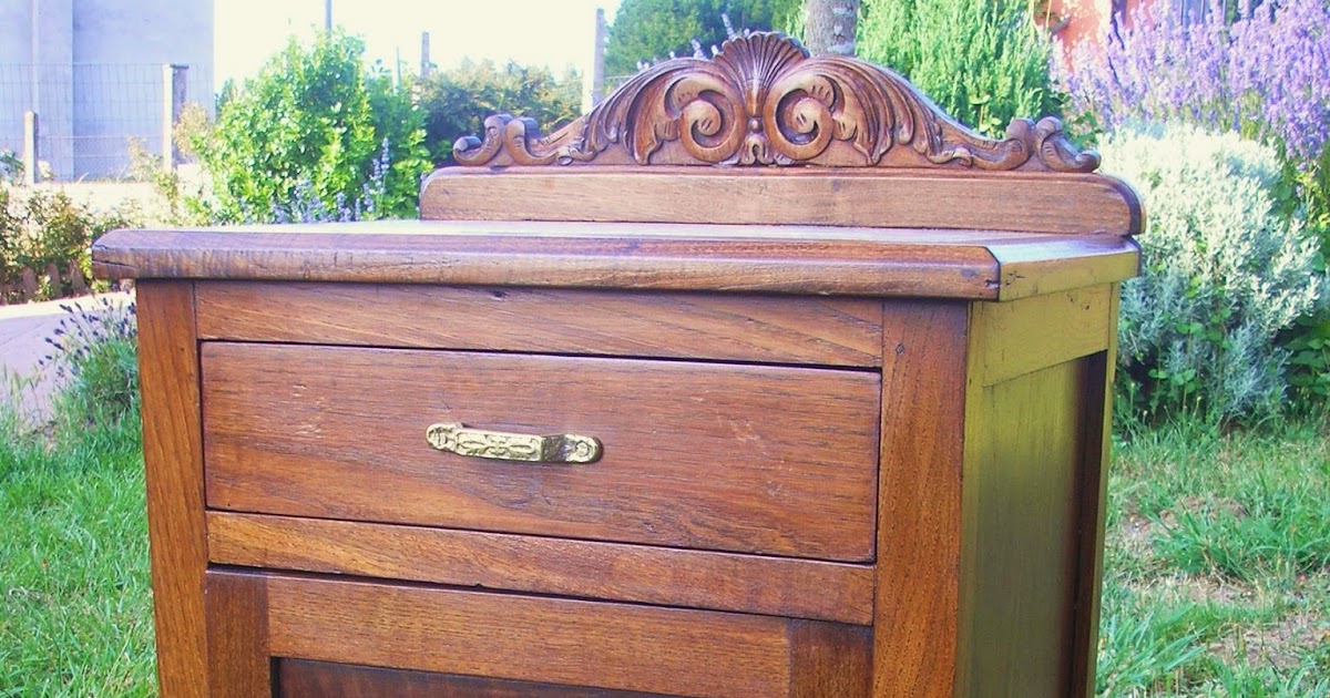 EL DESVAN DE MAMEN: MESILLA DE HERENCIA