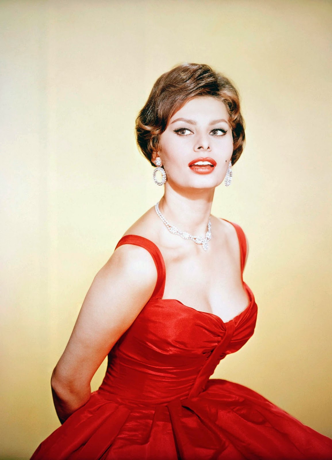 rohmerin: Sophia Loren: when she was a wild and young Pin ...