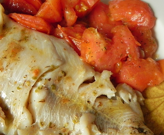 Рыба в деревенском стиле с сушеными травами и свежими помидорами. Афтар: КонАццкий Syndrom