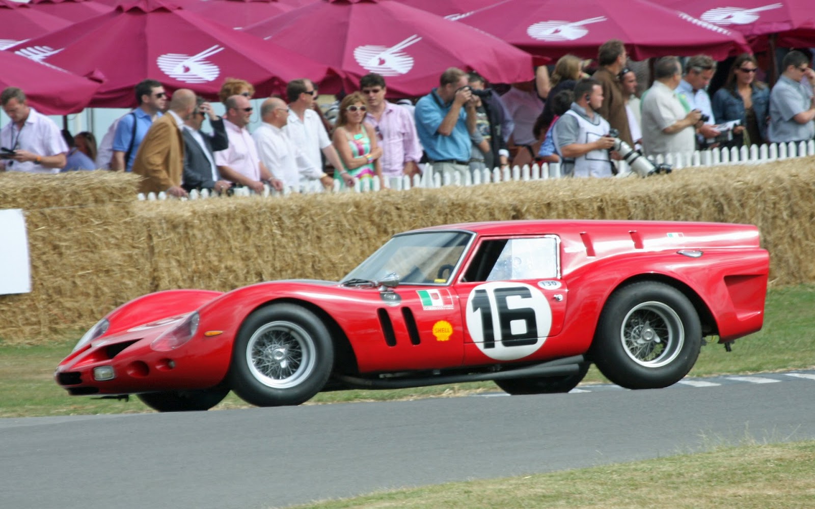http://1.bp.blogspot.com/-WrzrTiPH6mo/UFDlecCAmwI/AAAAAAAAAzA/Iaq5bcHCBO8/s1600/2012-09-12-Ferrari-250-GTO-09-(carwalls.blogspot.com).jpg