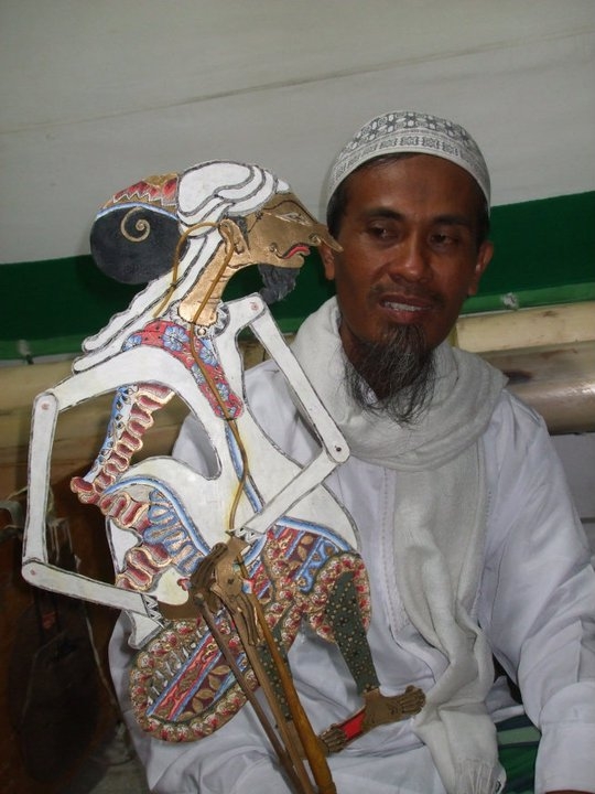 RISANG B. SUTAWIJAYA: SENI WAYANG DAN DAKWAH PARA WALI