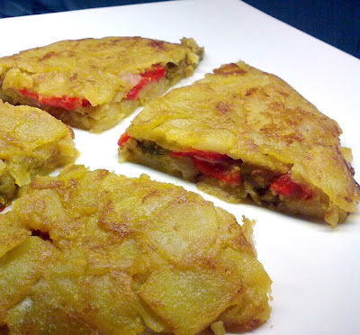 Tortilla Vegana de Patata, Rellena de Pimiento Asado.
