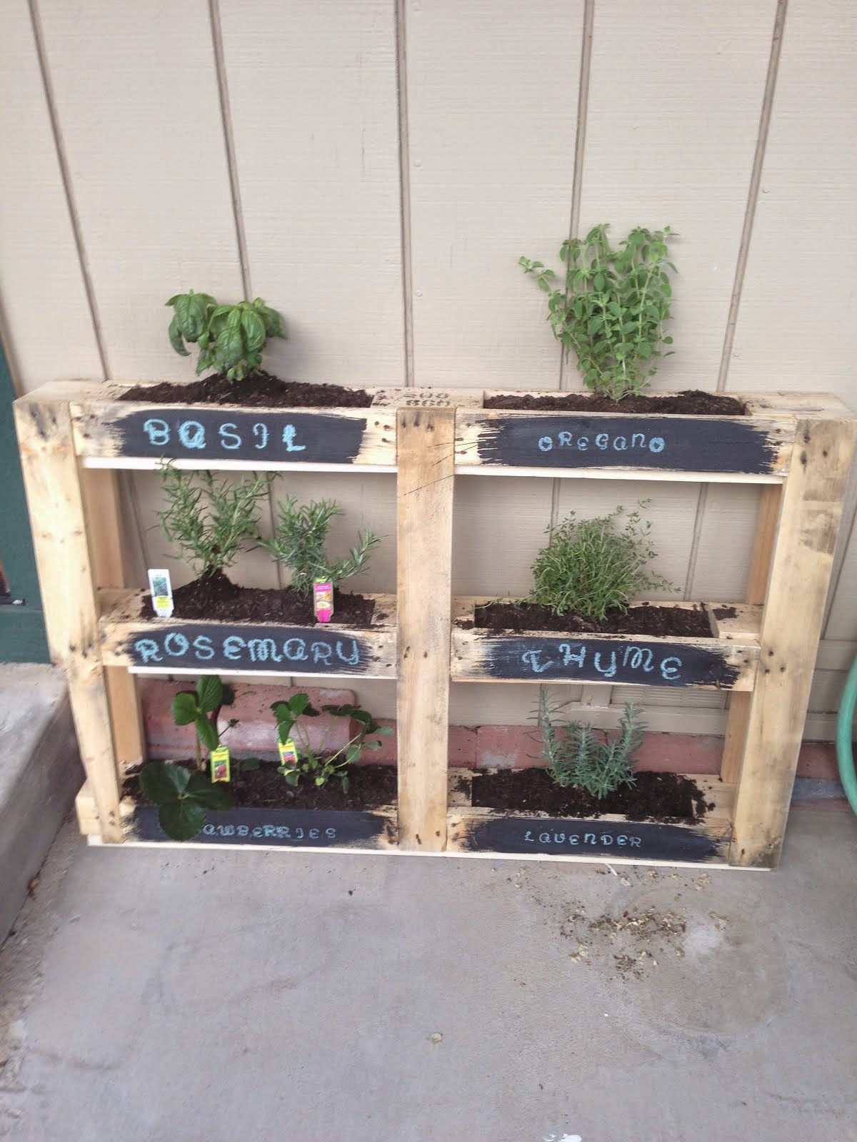 Mothering with Creativity DIY Herb Pallet Garden