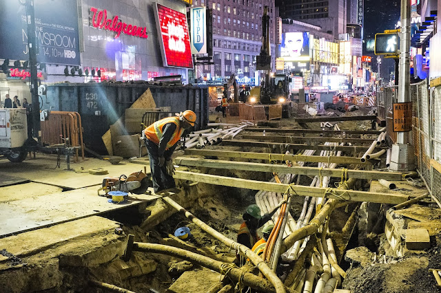 HOUR 01:00 Paul Braverman United States Underneath Times Square