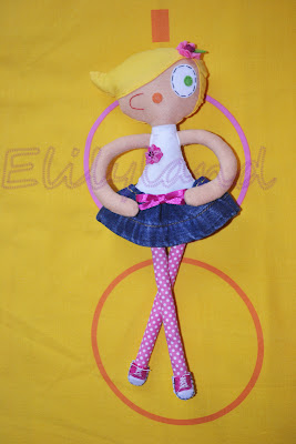 Muñeca Fieltro Tela Hecha a Mano Mini-Elily Muñeca Fieltro Tela Hecha a Mano Mini-Elily