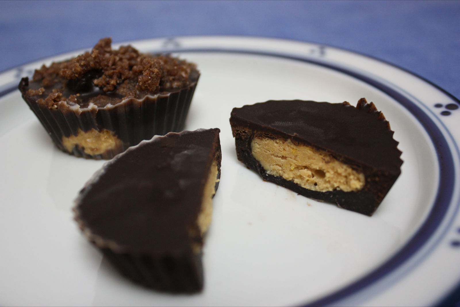 This Rawsome Vegan Life peanut butter cups! reeses SCHMEESES. pff.