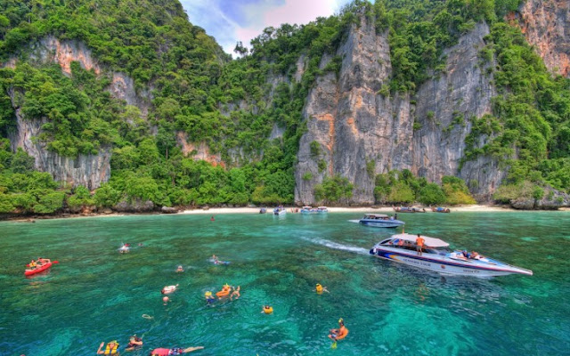     ..     Ko-Phi-Phi-Thailand1