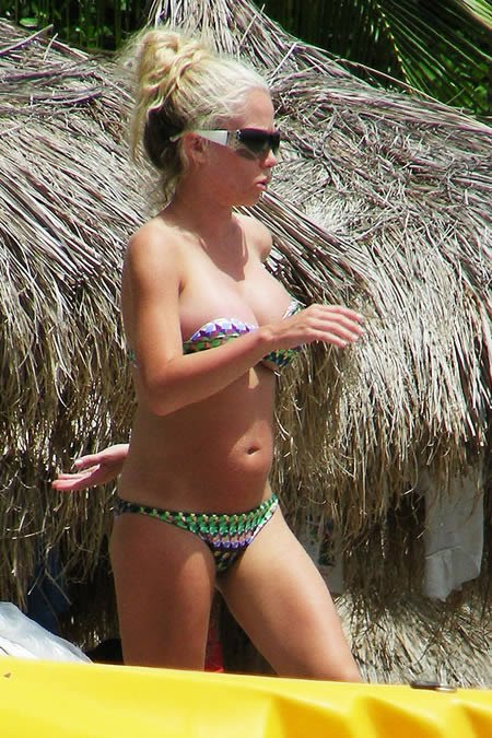 Kendra Wilkinson Bikini Pics Kendra Wilkinson Bikini Pics