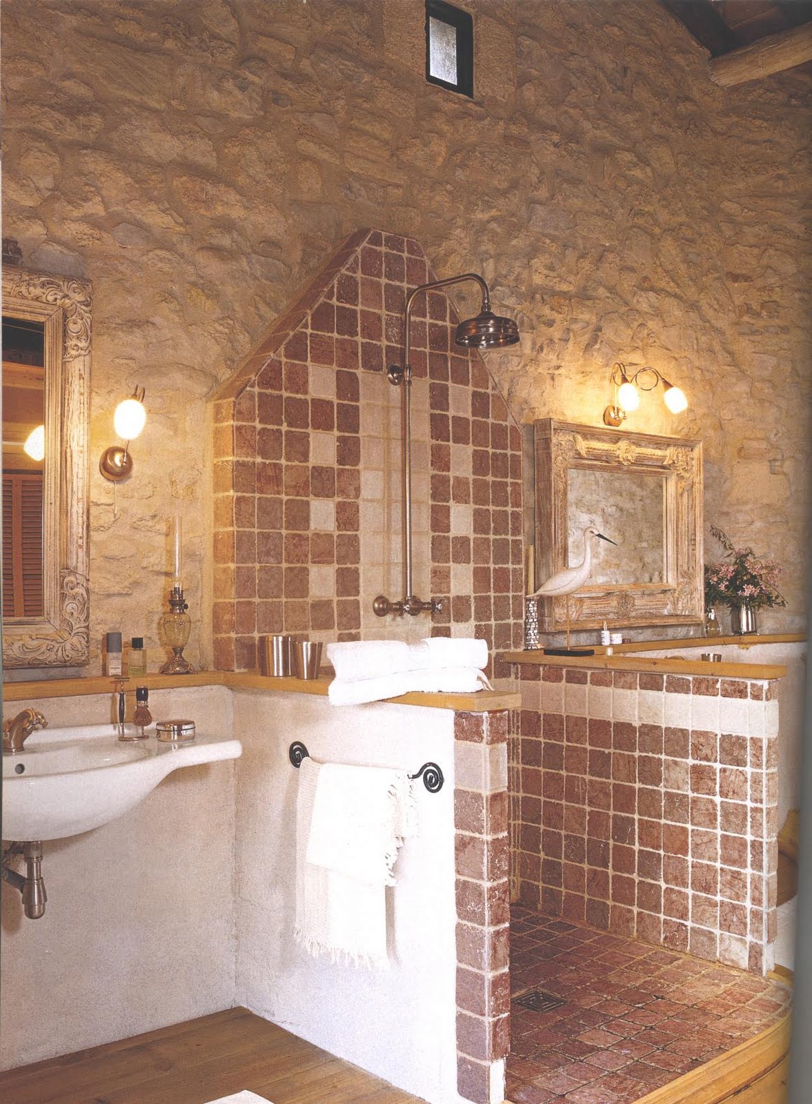Boiserie & c.: bagno: la matericità dello stile provenzale