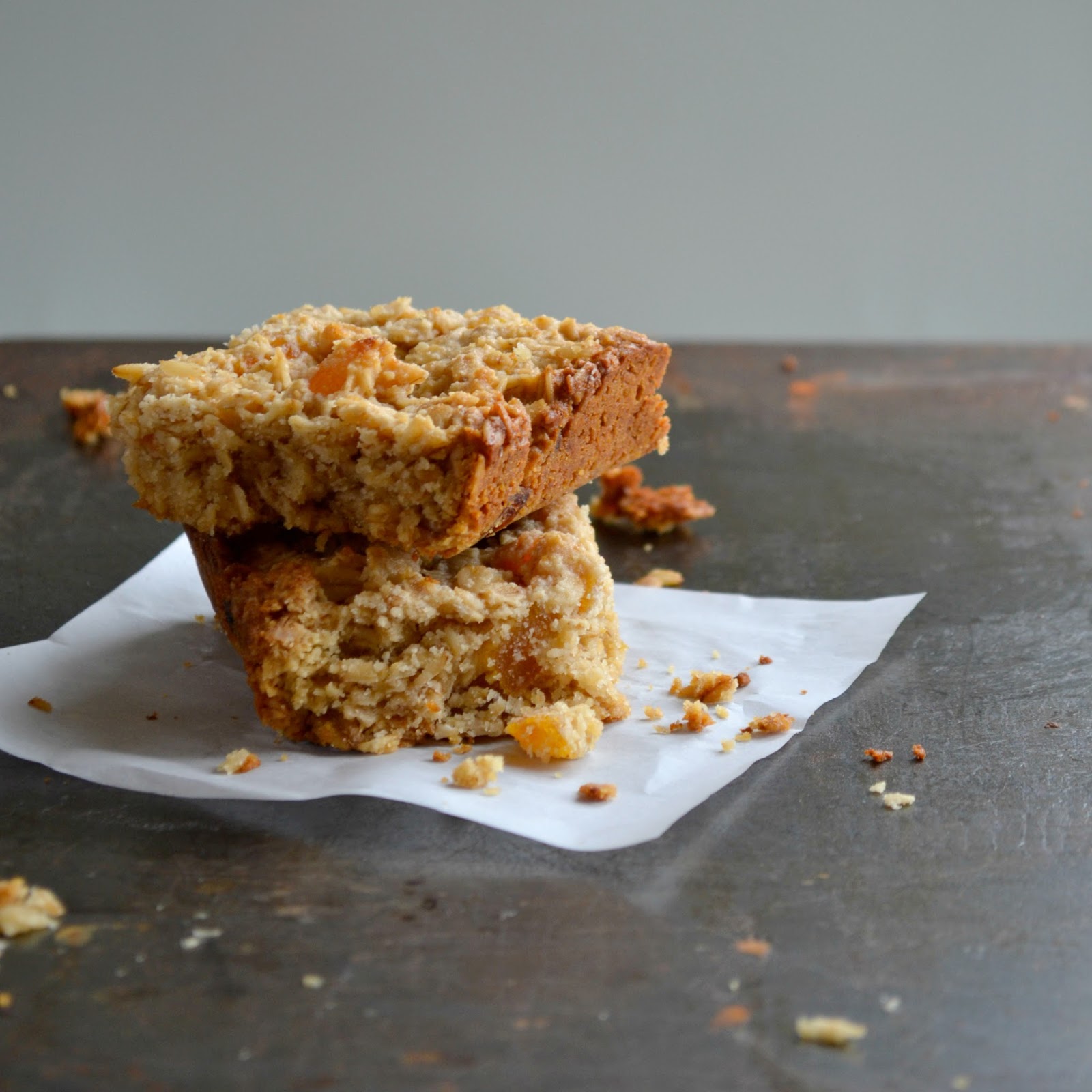 Apricot Almond Oat Bars