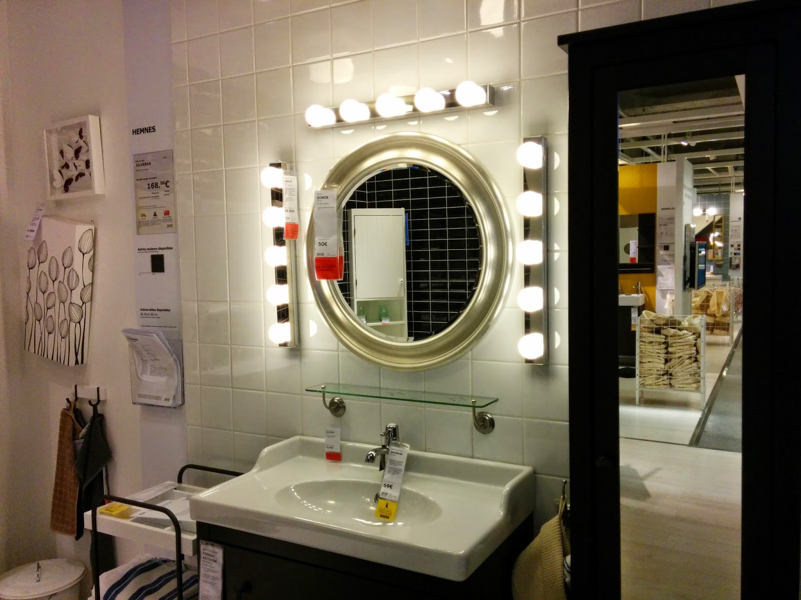 un exemple de petite salle de bains avec un miroir type star de cinma le cot estim serait de moins de 600 euros - Cout D Une Salle De Bain un exemple de petite salle de bains avec un miroir type star de cinma le cot estim serait de moins de 600 euros - Cout D Une Salle De Bain
