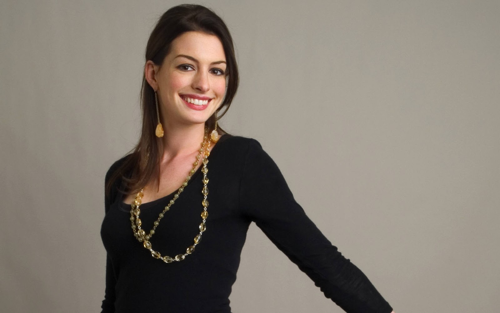 Anne Hathaway Hd Wallpapers ~ Most Beautiful Free Wallpapers