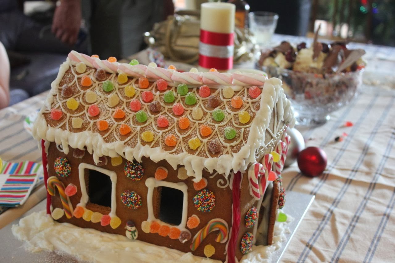 Green Gourmet Giraffe How to make a gingerbread house