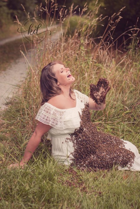 Mom Who Posed With 20,000 Bees For Maternity Shoot Suffers Still Birth