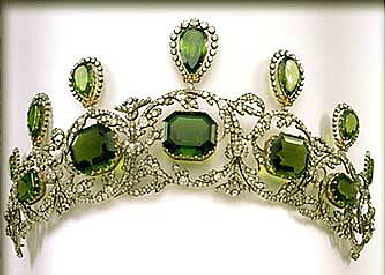 تيجان ملكية  امبراطورية فاخرة Diamond+peridot+parure+tiara+1825+crown+diadem