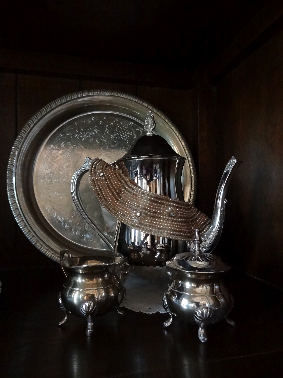 Jo Traveler Quick & Easy way to polish your silver tea set