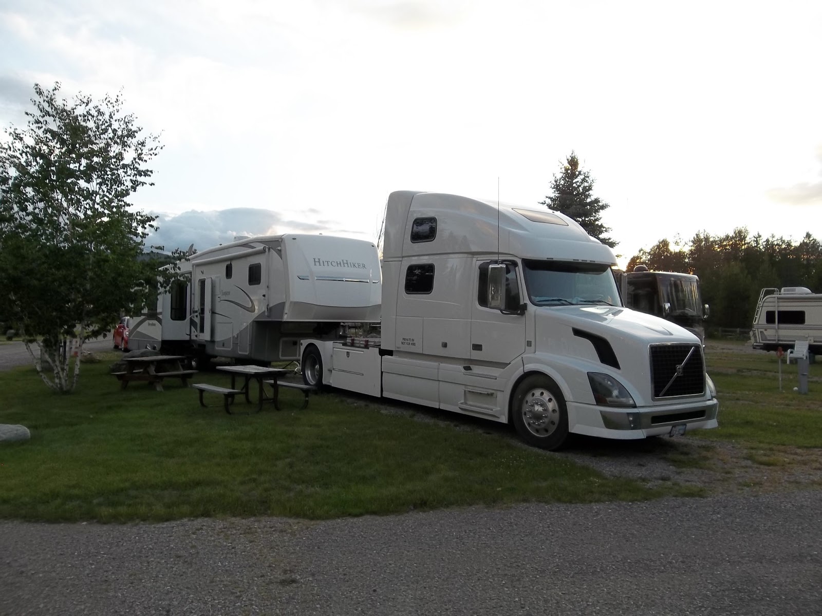 2 On the Road HDT, Hitchhiker trailer and Smart Car
