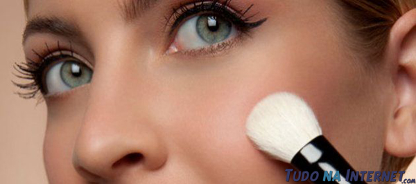 Soluções rápidas para problemas comuns de beleza - Muito Blush, rosto artificial Soluções rápidas para problemas comuns de beleza - Muito Blush, rosto artificial