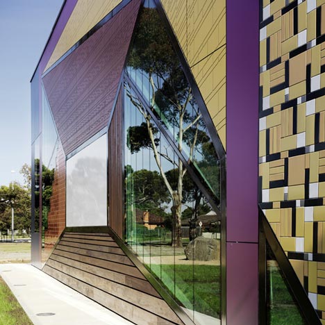 Avondale Heights Library