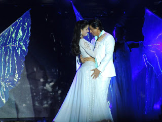 Katrina & Shahrukh performance still from Temptation Reloaded Concert 2013