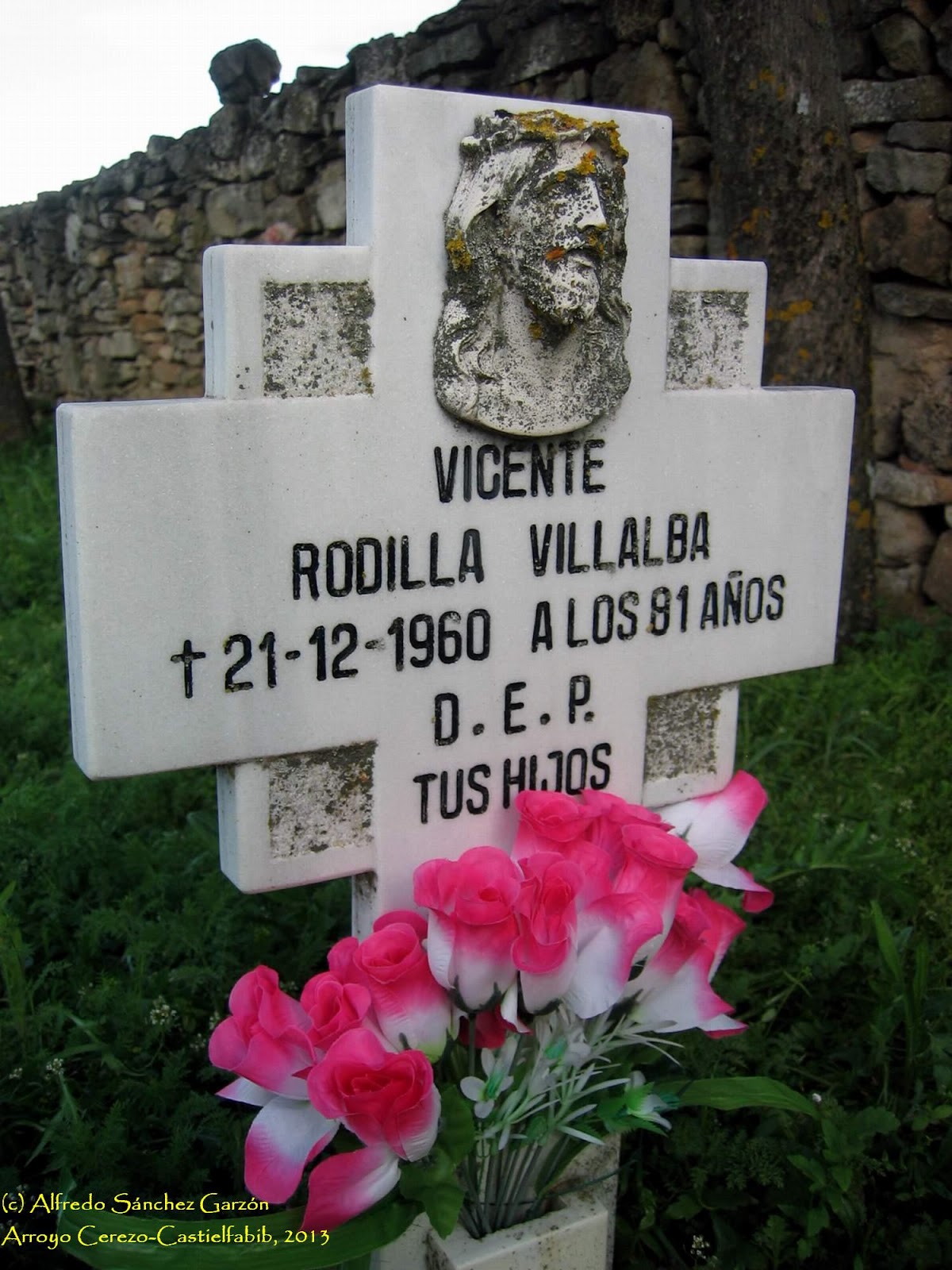 DESDE EL RINCÓN DE ADEMUZ: ICONOGRAFÍA FUNERARIA EN EL CEMENTERIO DE