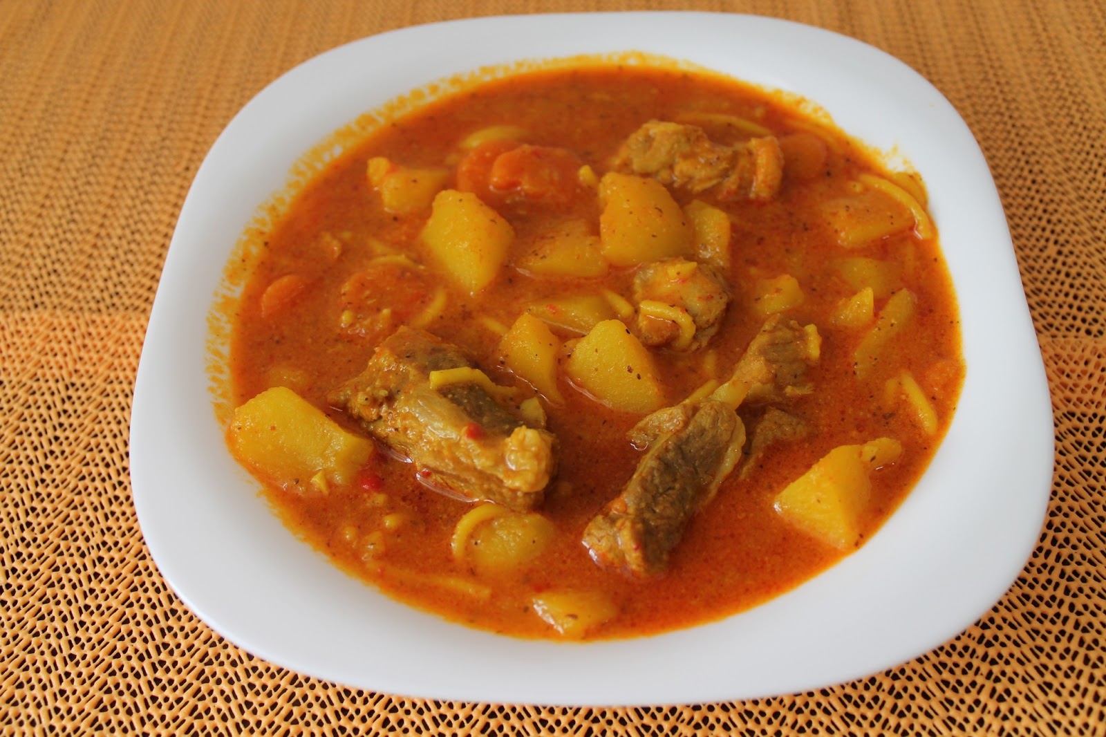 Mis Recetas: Guiso de pollo y cerdo con patatas