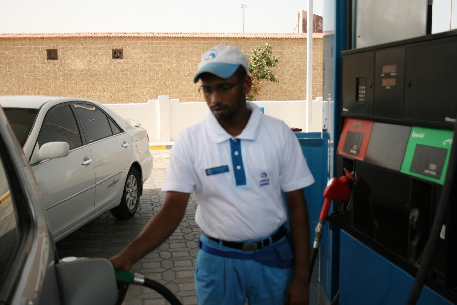 FUJAIRAH IN FOCUS The Work of a Fujairah Petrol Station Attendant