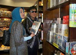 Marissa Haque & Ikang Fawzi Menemukan Surganya di Toko Buku Periplus, Airport Adisutjipto, Yogya