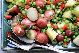 A healthier potato salad without mayonnaise and full of extra vegetables.