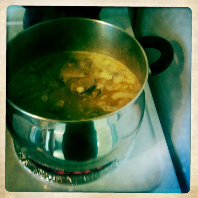 a cilantro color a cooking blog Steamer Clams in Broth