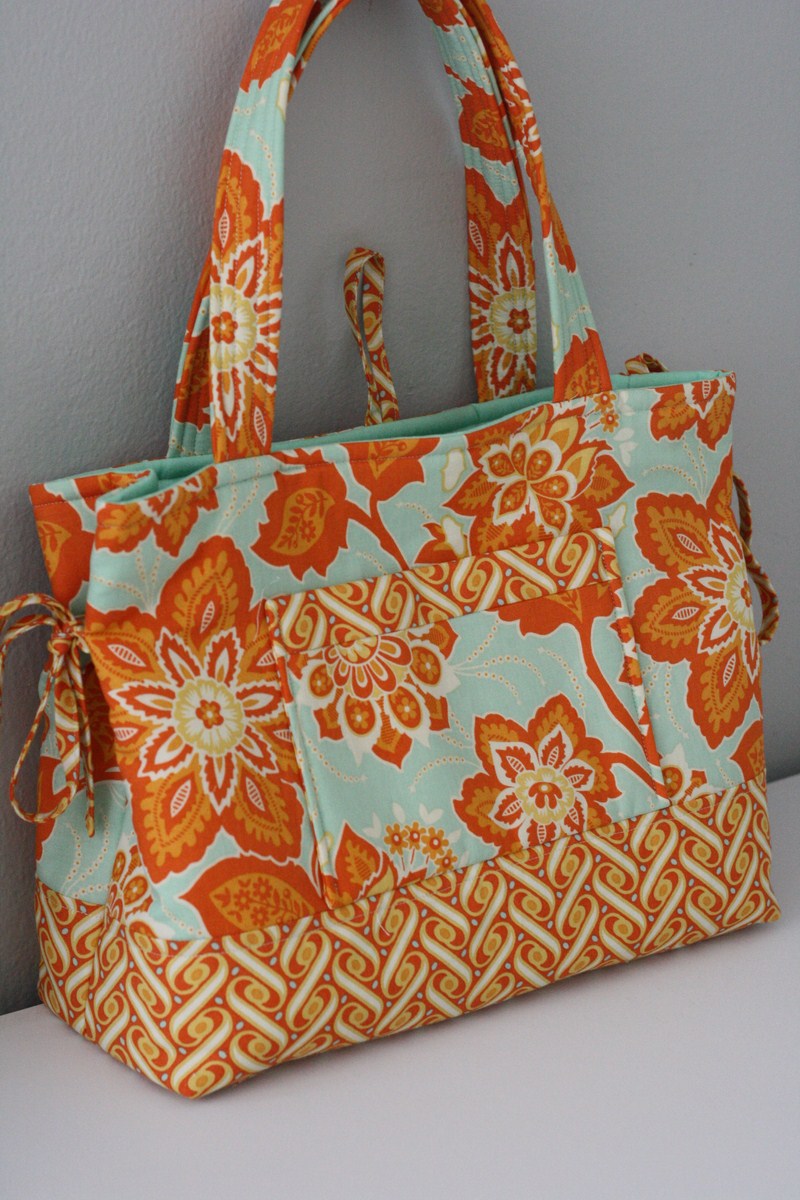 It was made with the Bow Tucks Tote Bag pattern. It's finished size is ...