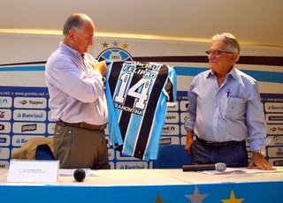 Grêmio anuncia a contratação de Felipão, que volta 18 anos depois