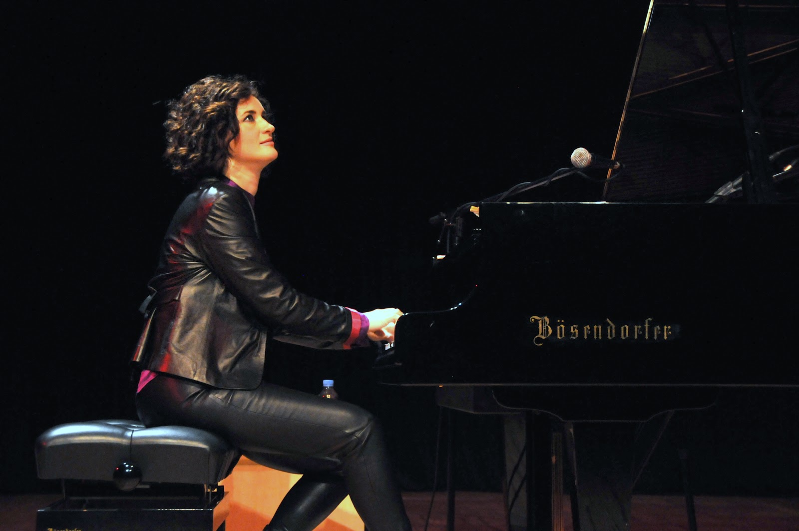 Country Music News International Magazine And Radio Show Laura