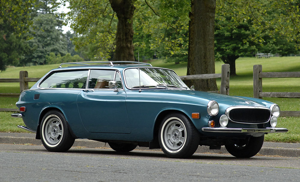 Cascadia Classic Vintage cars in Portland Oregon 1973 Volvo