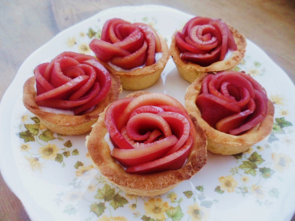 ♥ Deerly Beloved Bakery ♥ Mini Apple Rose Tarts with Crème Patisserie
