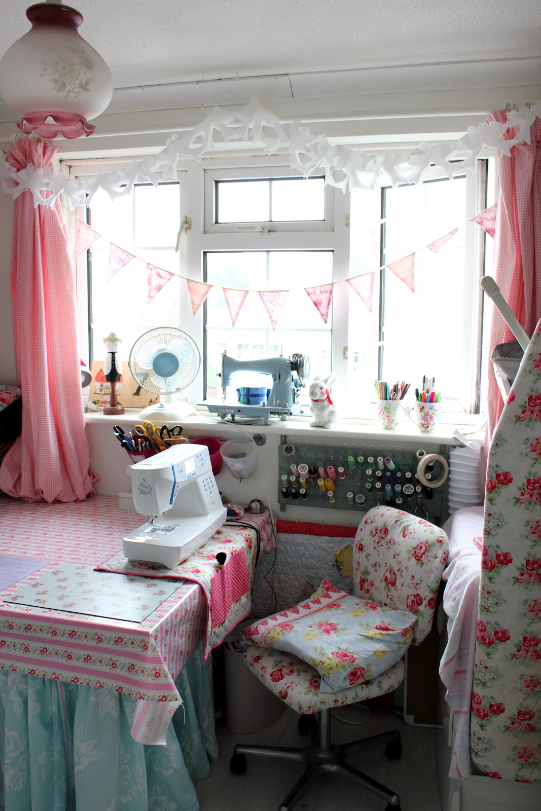 shabbychicsarah sewing room tour shabbychicsarah sewing room tour