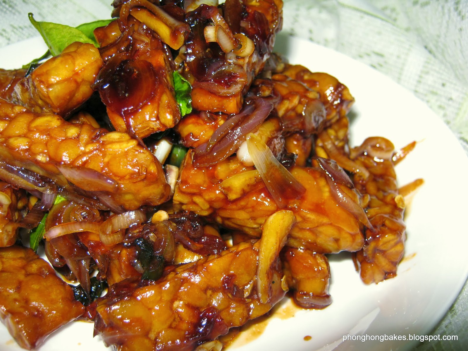 Phong Hong Bakes and Cooks! Spicy Indonesian Tempeh