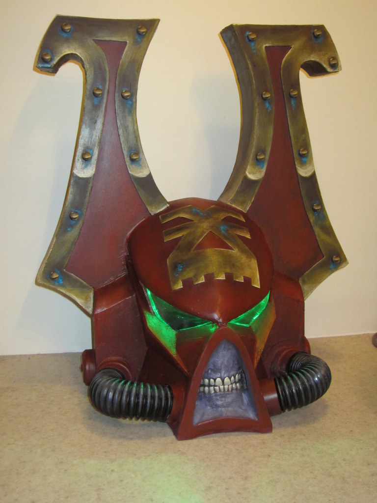 Confessions of a 40k addict: Full sized Chaos Space Marine Helmet
