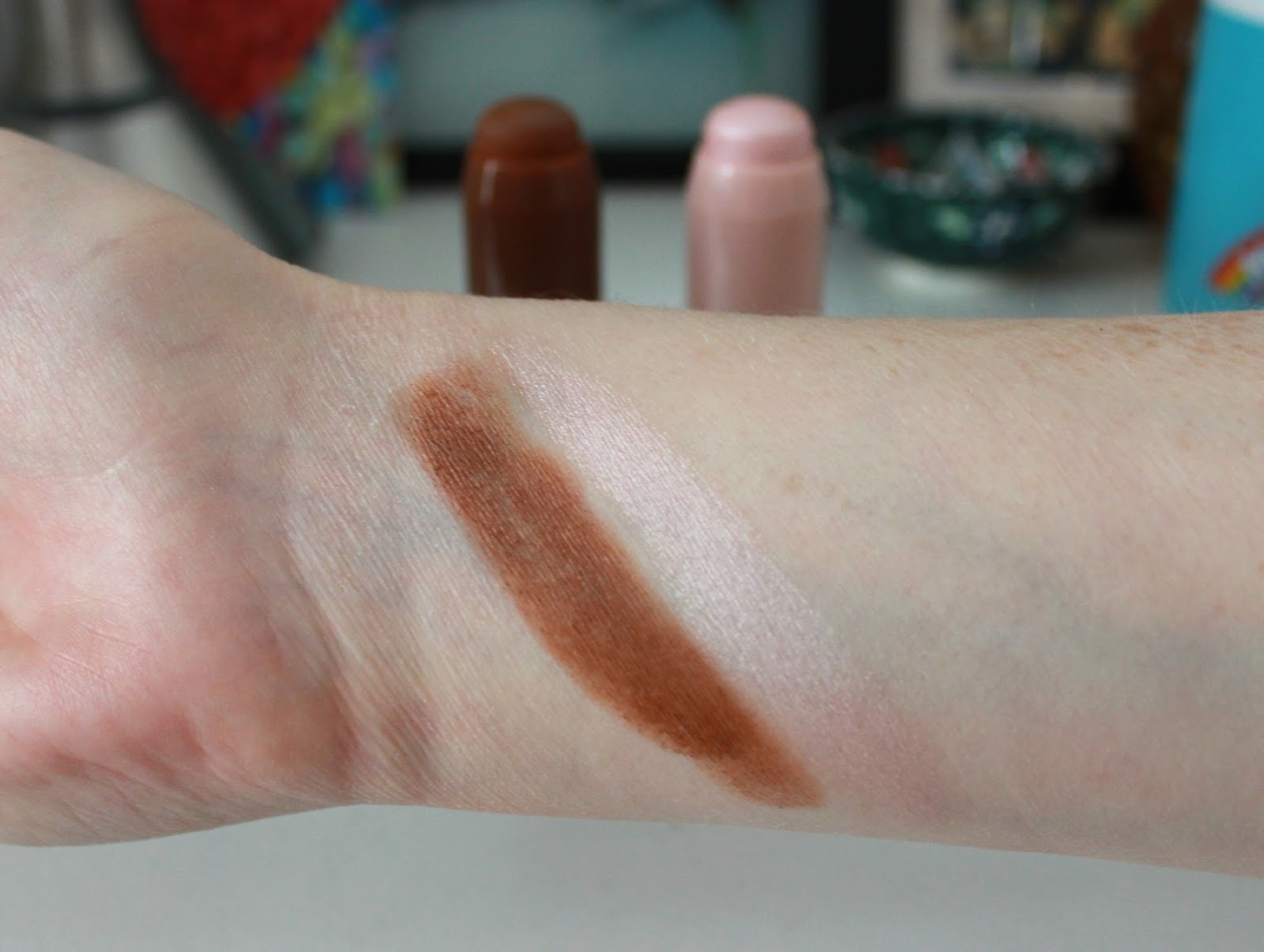 Clinique Chubby Stick Sculpting Contour and Highlight sticks swatches