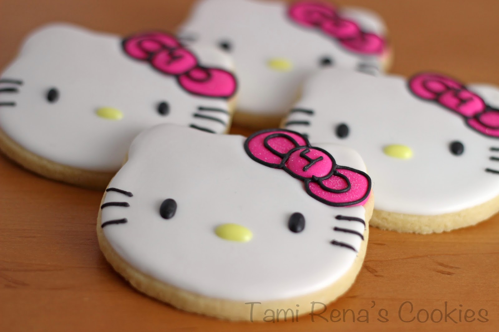 Tami Renā’s Cookies Freezing Royal Icing continued
