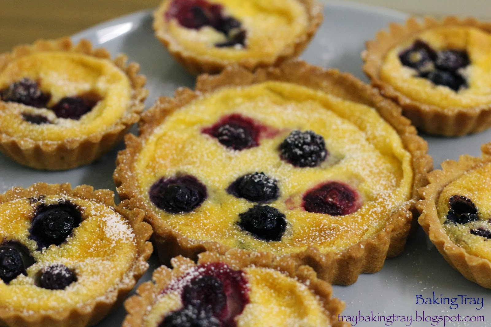 BAKING TRAY \________/ TART time Mini mixed berry tarts