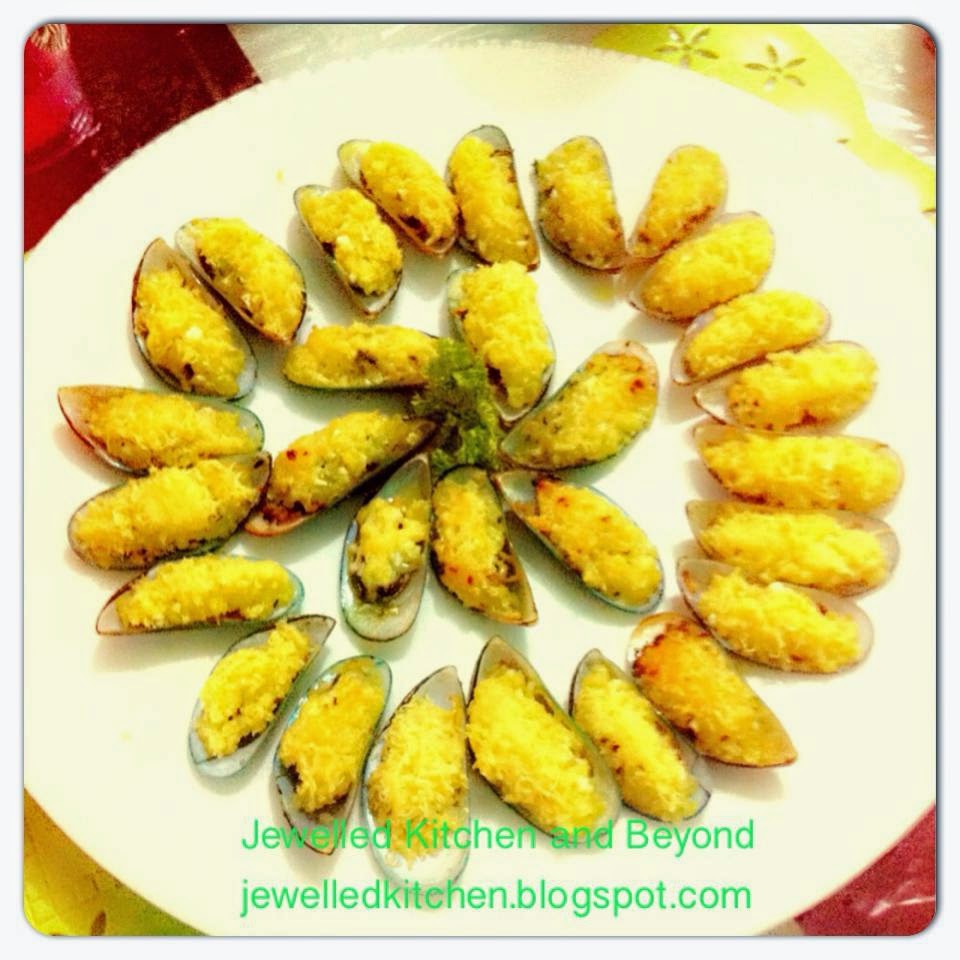 Baked Buttered Tahong with Cheese (Mussels)