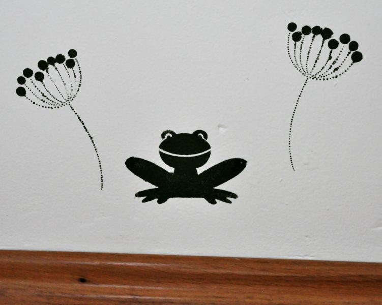 Kinderzimmer: Frosch an der Wand - amberlight-label