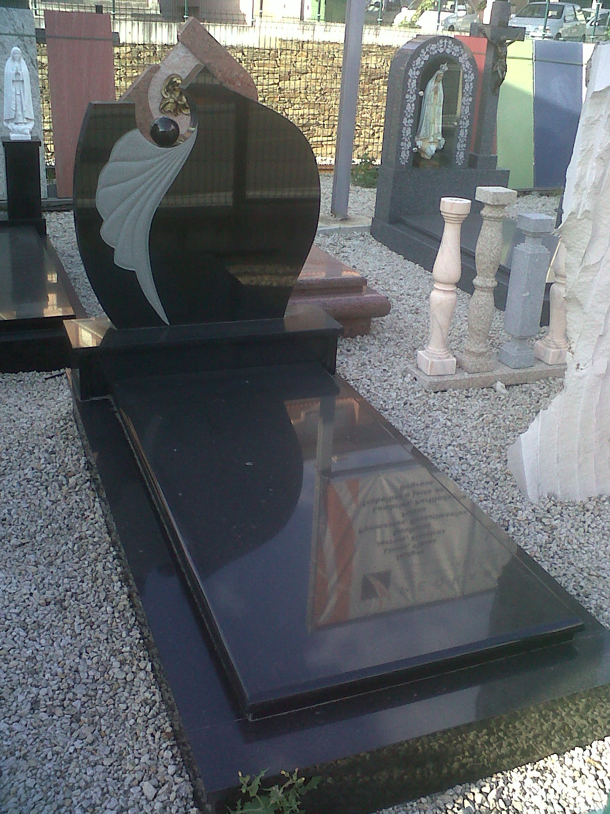 Diferentes tipos de lápidas macizasLápidas y panteones para el cementerio