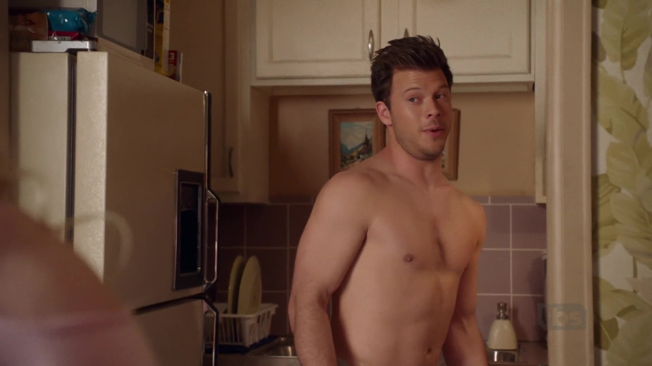 Jimmy Tatro Shirtless & Tongayi Chirisa Mostra Il Sedere.